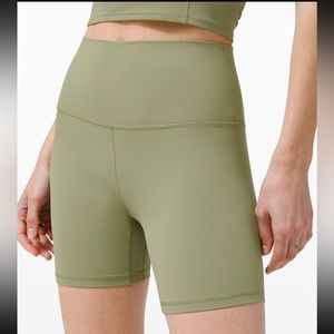 lululemon Align™M High-Rise
Short 6"
